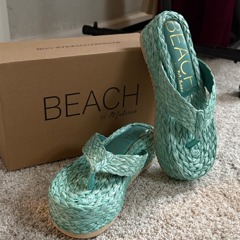 Beach by Matisse Women's Green Woven Sandals